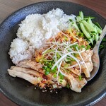 CASTLE CHINESE DINING - よだれ鶏丼（単品880円、セット1200円）