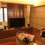 Regent Taipei - テレビの後ろはベッド