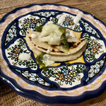 タコス・メキシコ料理 ELtope - お通し　マッシュポテトとバジルのタコス