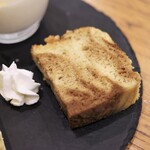 にぎり鮨 一五〇 - ハチミツ台湾カステラ