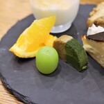 にぎり鮨 一五〇 - シャインマスカット