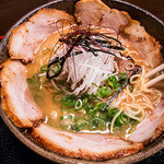 Shikuramen - みそチャーシュー麺、830円。