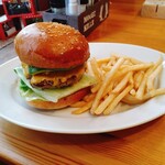 ムースヒルズバーガー - アボカドチーズバーガー