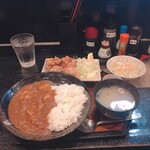 JAPANESE RESTAURANT 食楽 たざわこ - D定食（カレー）一品料理はからあげ