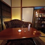 サニーサイドカフェ - とっても、ゆったりとした、ソファー席でした。