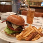 ブラッカウズ - ブラッカウズバーガー2,300円
                                ジンジャーエール辛口450円