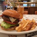 ブラッカウズ - ブラッカウズバーガー2,300円
      ジンジャーエール辛口450円