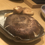 温石 - 長野産の松茸。傘も開いて名残ですね