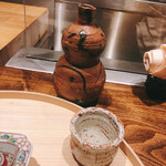 温石 - 素敵な酒器が並びます