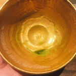 温石 - お月見に見立てたお椀。金箔と銀箔が見事です