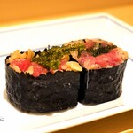 鮨まつもと - トロの叩き身と海ぶどうの巻き物