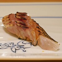 鮨まつもと - 炙ったカマス　柚子の香りで