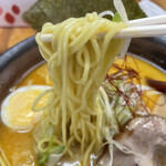 えぞらーめん勝二 - こく塩ラーメン麺アップ