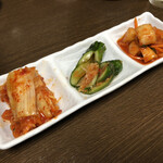 炭火焼肉 寿月 - 今回はキムチの塩味が強かった気がしました。