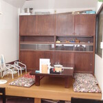 手打ちうどん ろくでなし - 小上がり席です。