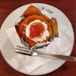 ボンボン - 【人気Ｎｏ．3】〖サバラン〗280円
            
            
            洋酒をたっぷり含んだスポンジケーキ
            
            見た目も可愛い(ˊo̶̶̷ᴗo̶̶̷`)♥