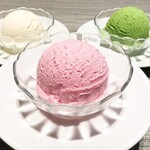 Ice cream (vanilla, strawberry, matcha)