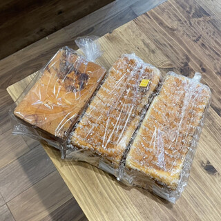 高級食パン専門店 朝起きたらママのママ_1