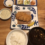 Bodaiju - 海老かつ定食 これにサラダが付いて@1,600円
                        