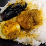 ハレギンザ - イエローカレー，タンドリーチキン，揚げナス