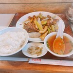 盛 - 牛肉とアケビの定食