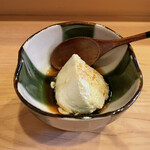 鮨駒 - 自家製豆腐
      ヨーグルトのようなクリーミーで落ち着く味わい。