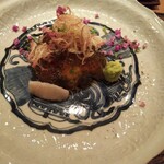 虎白 - お造りはヒラメ。醤油でわなく、ヒラメ肝&アン肝のピューレと虎白特製ジュレで頂くのが虎白流。