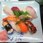 すし処　高松 - 令和3年10月 ランチタイム
            お寿司盛合せ10貫(お吸い物、玉ねぎサラダ付) 850円