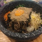 韓国料理 ホンデポチャ - 蟹みそ石焼ビビンバ