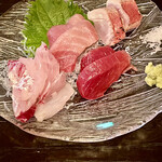Egushi - お造りは盛り合わせで　炙り金目鯛　鮪赤身と中トロ　ピチピチの真鯛です