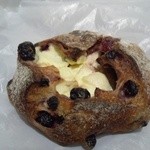 パネッテリア・カワムラ - フルーツとクリームチーズのパン