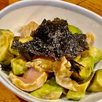 焼鳥 酉たけ - ワイフの好物　ささみとアボカドの山葵醤油和え　海苔がいい味出してるんですよ