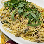 カネヒデ小林商店 - 焼いた身をほぐしてにんにく醤油と一緒にまたパスタにしました　紫蘇がいい感じでしたよ