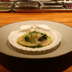 IZA - 帆立貝のハーブ仕立て