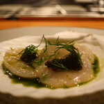 IZA - 帆立貝のハーブ仕立てアップ