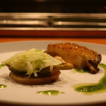 IZA - 鮑のソテーと白ゴーヤ バジルソースとヘーゼルナッツペーストアップ