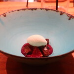 IZA - 黒無花果とチョコレートのブラウニー 黒無花果の葉アイス添え