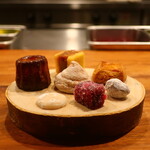 IZA - プチサイズの菓子の盛合せ