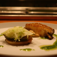 IZA - 鮑のソテーと白ゴーヤ バジルソースとヘーゼルナッツペーストアップ