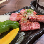 炭火焼肉・ホルモン 旭 - 上カルビ、カイノミ