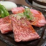 炭火焼肉・ホルモン 旭 - 上カルビ、カイノミ