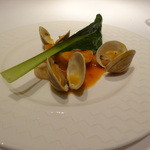 レストラン ラッセ - TSUKIJIより入荷の旬鮮魚(黒むつ)のヴァボラータ　レモンとローズマリーのサフランソース