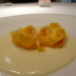 レストラン ラッセ - “ラヴィオリ”　4種のチーズと自家製リコッタ
      濃厚なクリームソースとパルミジャーノ･レッジャーノの香り