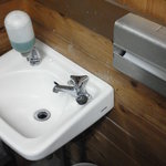 ラーメンショップ さつまっ子 スペシャル21 - 201211　ｽﾍﾟｼｬﾙ　入店し左手に手洗場があります（化粧室は、店内奥）