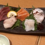 郷土料理×旬菜旬魚を味わう 茜屋 - 「本日の鮮魚5点盛り」(1680円)