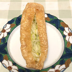 菅井商店 - 三角油揚げにネギをはさんで焼きました。