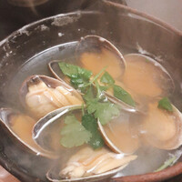 海鮮家 はこだて 本店 - 上質な塩梅のアサリの酒蒸し