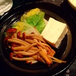 瀬里奈 - しゃぶしゃぶのスープで調理した、新潟県産の山えのきや豆腐などです。