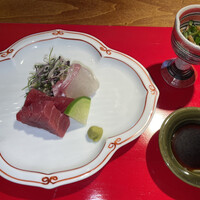 賛否両論 名古屋 - おまかせコース（税込 3,900円）評価＝◎：【御造り】三重県産の真鯛、宮城県産の本鮪