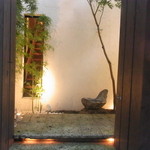 む・・・なんか変わった庭です